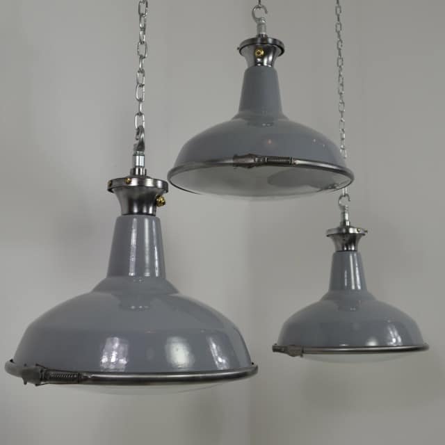 Set of 3 grey pendants with convex glass